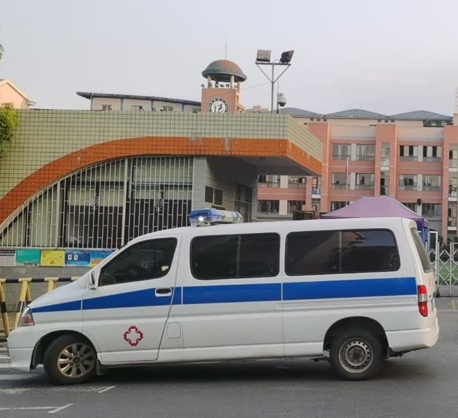 赛罕救护车出租护送骨折病人一公里多少钱